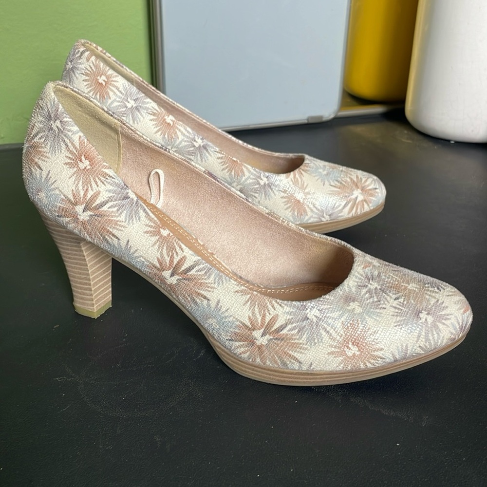 Venturini leather heels, Size 39 (Euro) or women’s 8.5 (US)